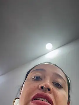 -Mia1's cam snapshot