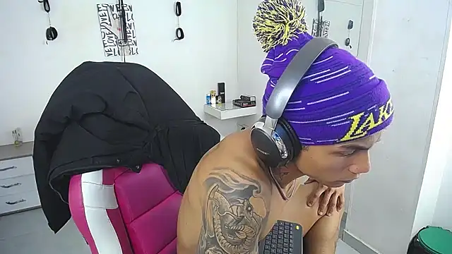 Leonard_Price live sex cam