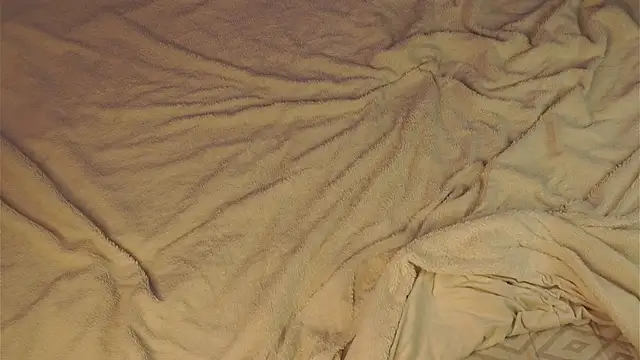 LynHillaire live sex cam