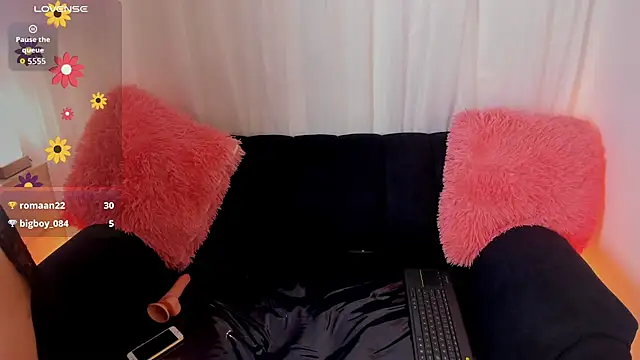 chloe_petite2's cam snapshot