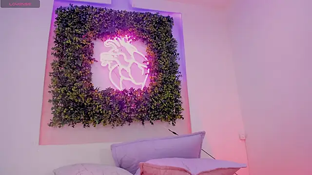 Itzel_Geneva's cam snapshot