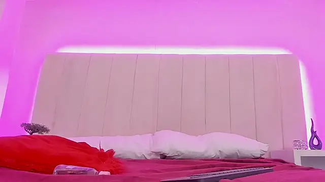 zoe_cuttee_'s cam snapshot