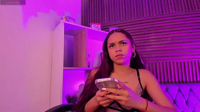 CarolineFyre's cam snapshot