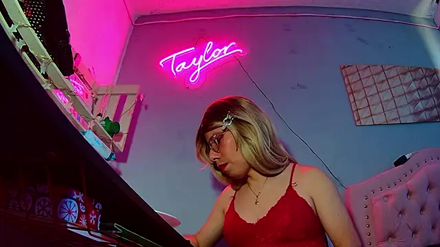 Taylor_Cum_Hot live sex cam