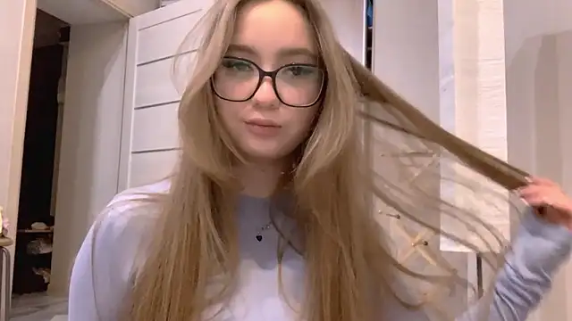 Fayalotyncute's cam snapshot