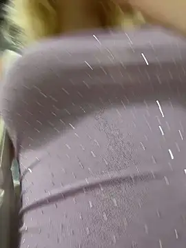 RonnieKiss live sex cam