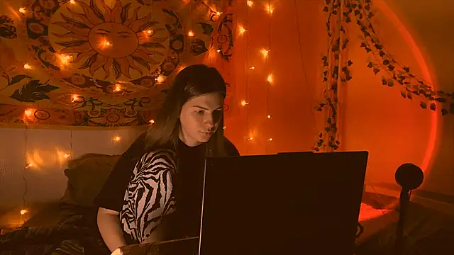 AliceCUNTach live sex cam