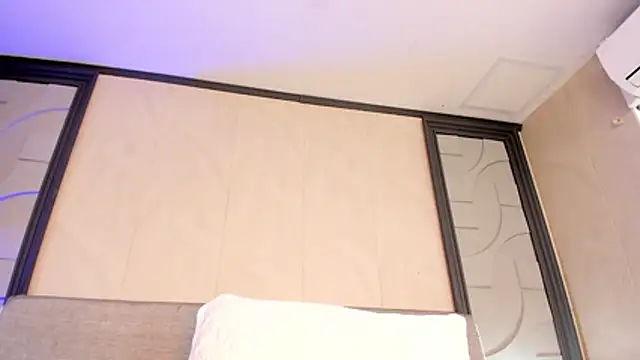 alicee_clark_'s cam snapshot