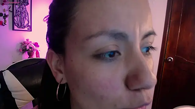 QueenRose94's cam snapshot