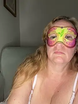 largeboobies30's cam snapshot