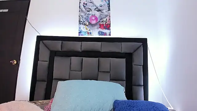 mia_fox4's cam snapshot