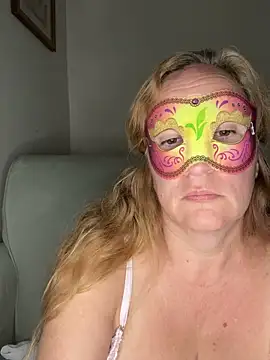 largeboobies30's cam snapshot