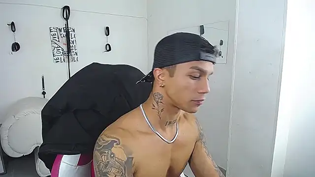 Leonard_Price live sex cam