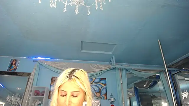 ADRIANNA_FOX's cam snapshot