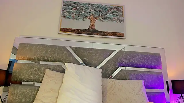 Katey_Curvy01_'s cam snapshot