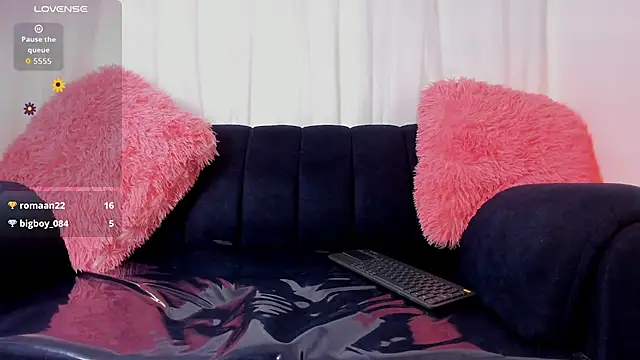 chloe_petite2's cam snapshot