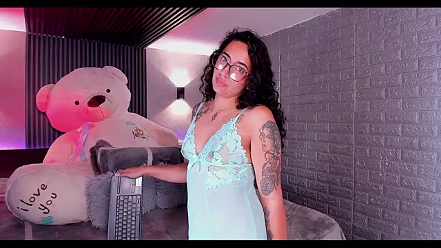 Magic_ivone's cam snapshot