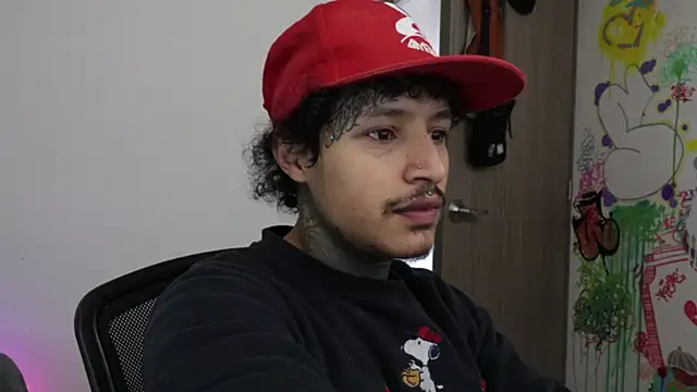 trieone live sex cam