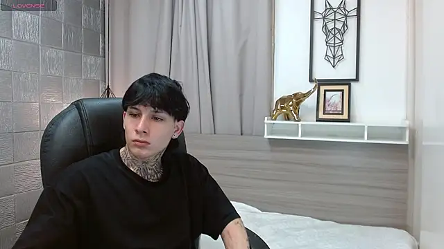 Iantwink18 live sex cam