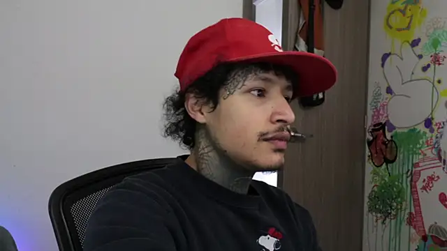 trieone live sex cam