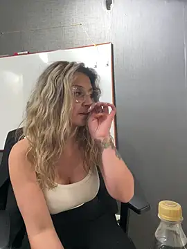 Isabella_Varella live sex cam