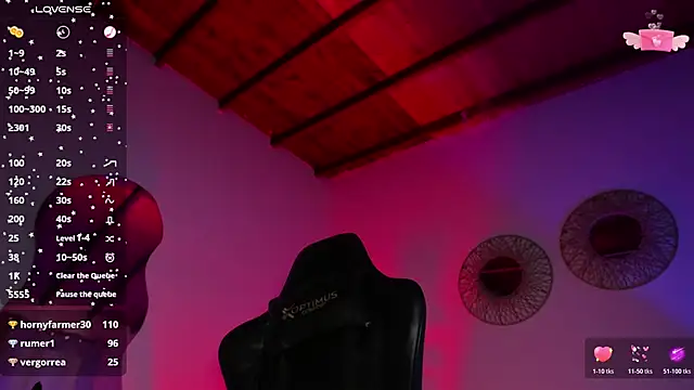 laura-hills18 live sex cam