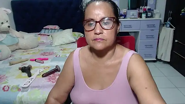 pervert_mommy_'s cam snapshot