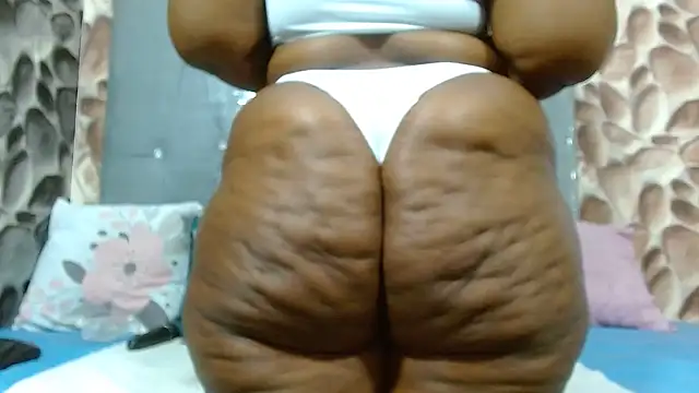 Bigboobsbooty's cam snapshot