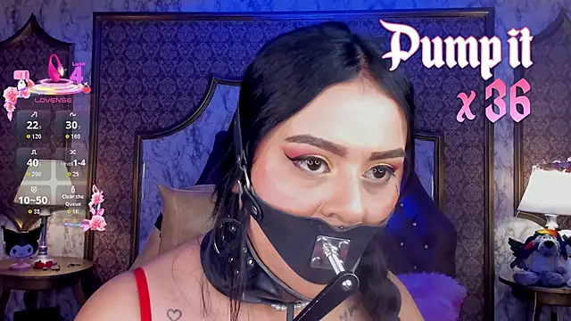 SoffiQueen live sex cam