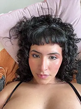 SugarTroubl33 live sex cam