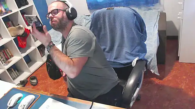 ravingr4d4's cam snapshot