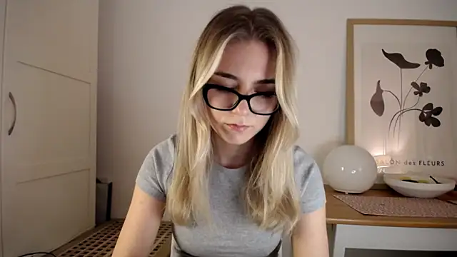 AmyDelight's cam snapshot