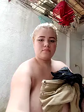 Sara_y_Amy's cam snapshot