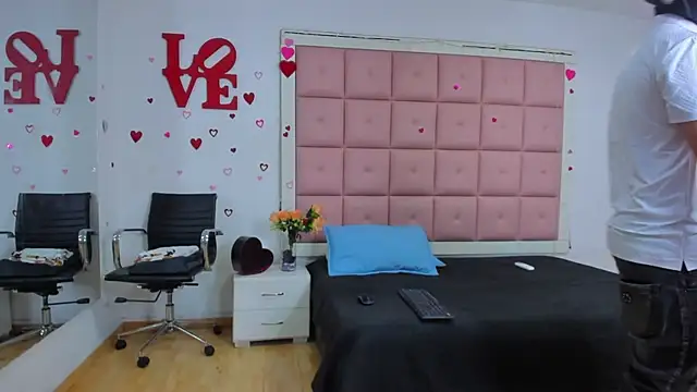 Aliss_Aron's cam snapshot