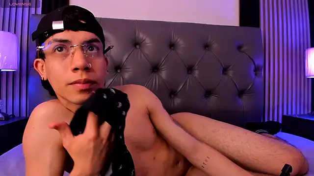 aaronjames1's cam snapshot