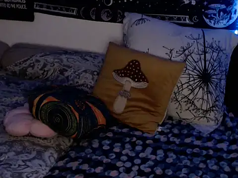 AlienforTwenty's cam snapshot