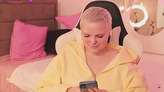 LikaBerry1 live sex cam