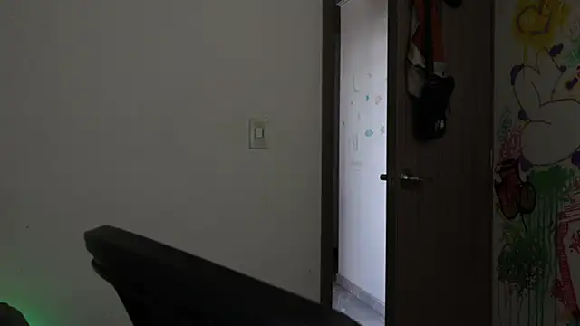 trieone live sex cam