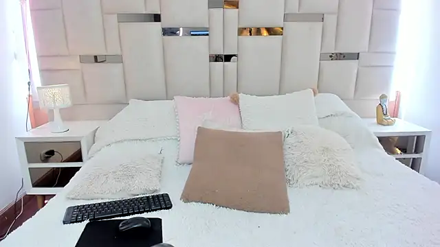 Maya-jhons's cam snapshot