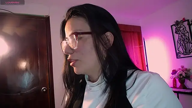 QueenRose94's cam snapshot