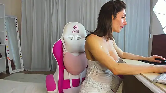 TinaFlames live sex cam