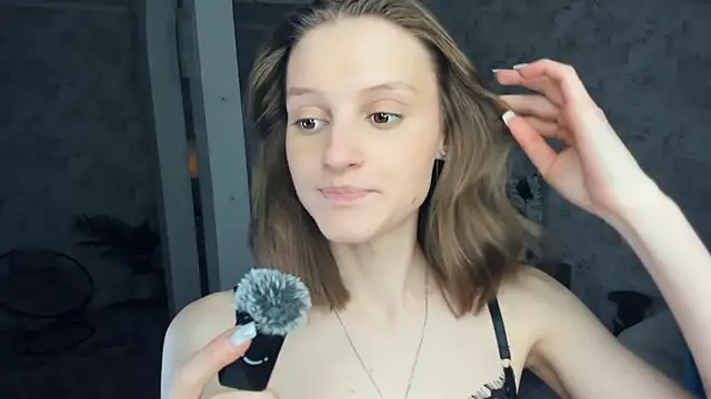 LianneBynon's cam snapshot