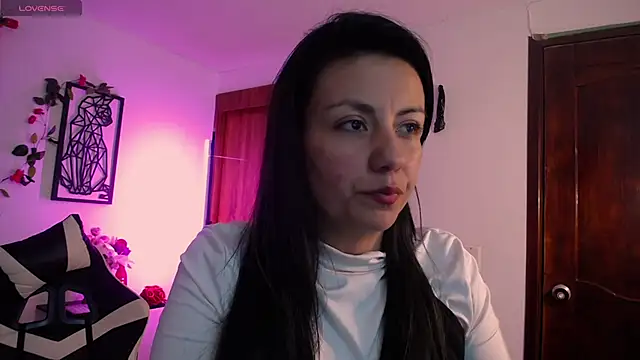 QueenRose94's cam snapshot