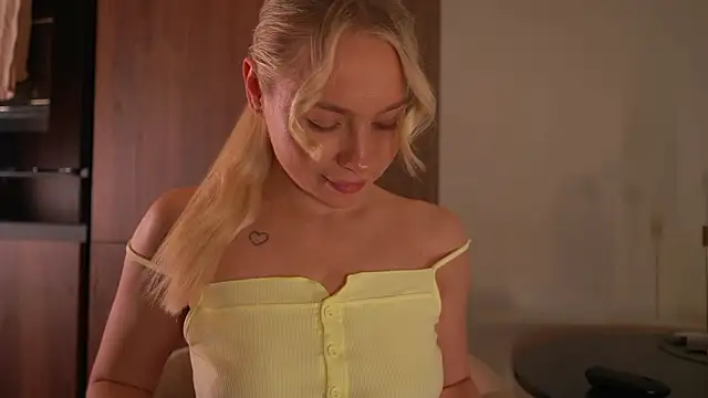 -Snowwwy-'s cam snapshot