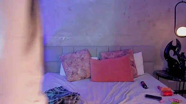 Lucianaaguzman's cam snapshot