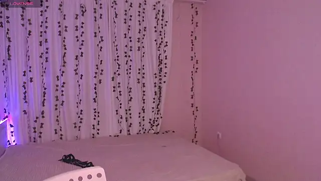 Nutsy_and_Stephanie's cam snapshot