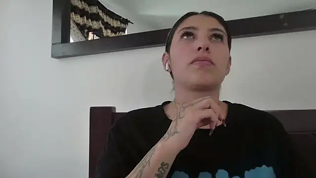 AliceTeenager___'s cam snapshot