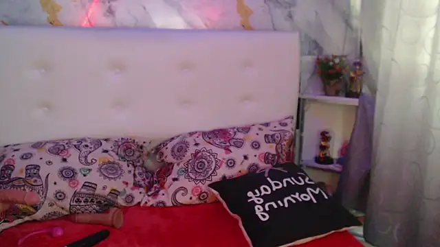 Nicolelewllss's cam snapshot