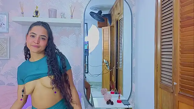 Emma_Thompssonn's cam snapshot