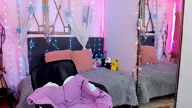 laura_olssen's cam snapshot